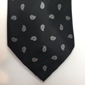 Van Heusen Classic Collection Mens 10% Silk Tie Necktie Black White Paisley